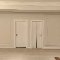 Установка входных дверей с доборами и наличниками